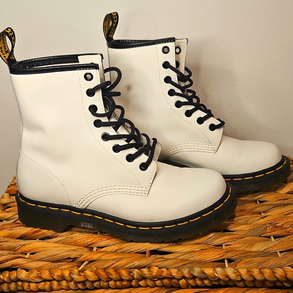 Doc Dr. Martens 1460 White Leather Women's Black Laced Boots Air Wair Souls Sz 7